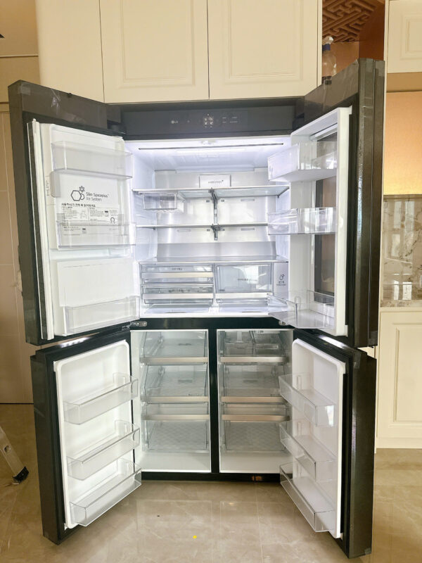Khoang tủ rộng chứa đựng được thế giới đồ ăn